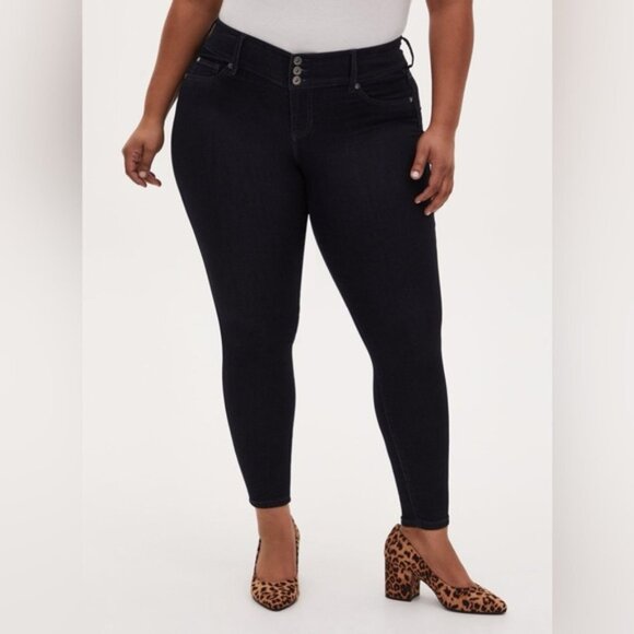 Women’s torrid 24 S Short Skinny Super Stretch High Rise Jegging Darkest Wash - Picture 11 of 12